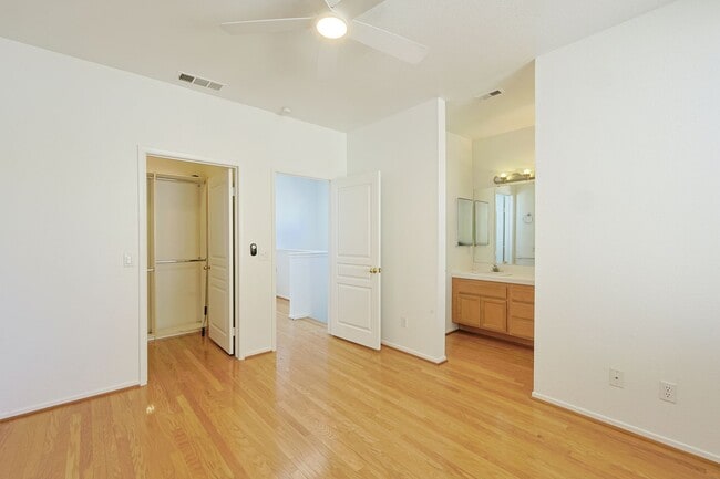 Building Photo - 2 Bed / 2.5 Bath Condo – Walk to Balboa Park!