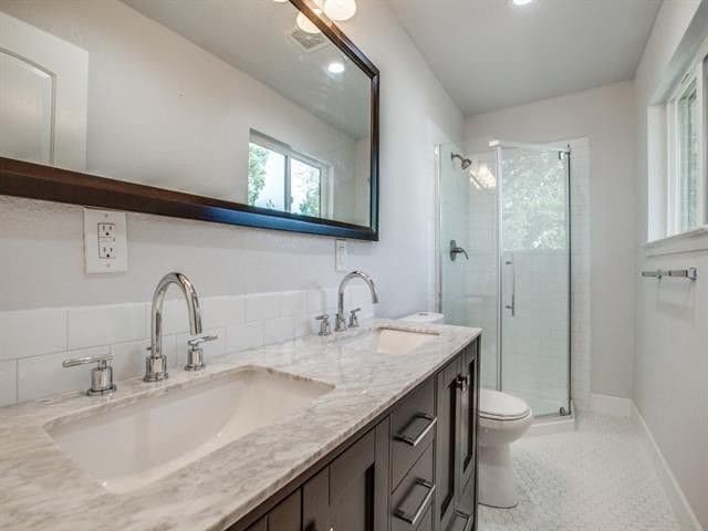 Master Bath - 301 NW Wintercrest Rd