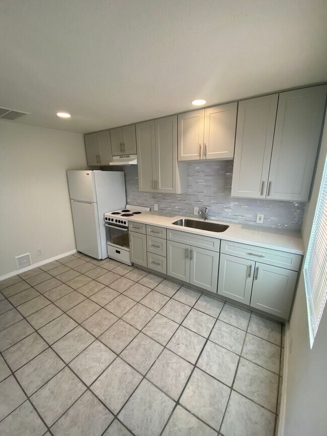 Building Photo - 3p2538