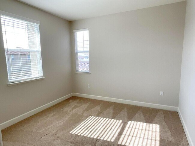 Building Photo - 4807 Valerio St