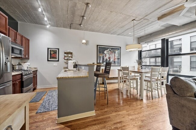 Building Photo - 1150 W 15th St