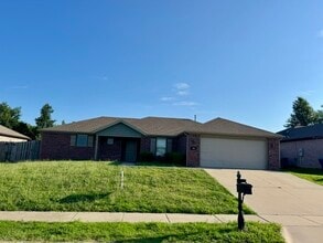 Building Photo - 306 Lion Dr N