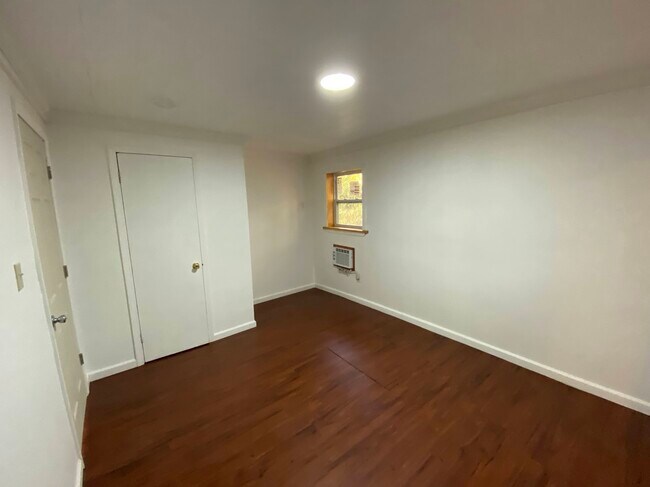 Building Photo - Chestnut Grove Village 17, 18, 19