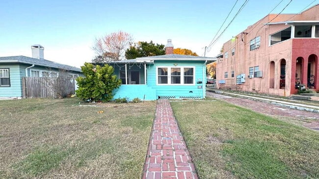 Primary Photo - 428 N Oleander Ave