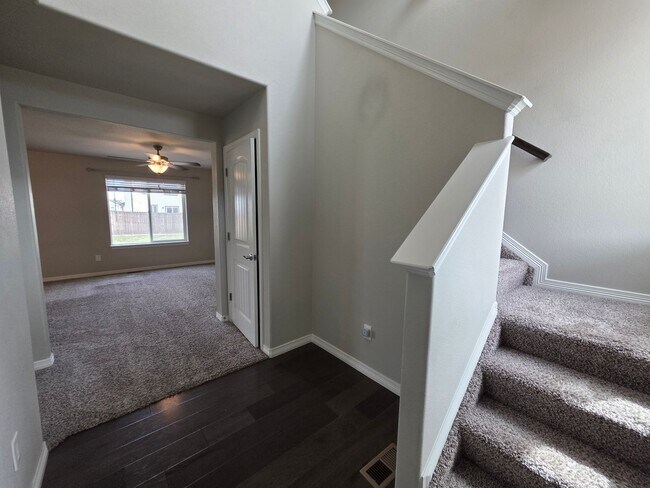 Building Photo - 3 Bed 3 bath house in Lorson Ranch!