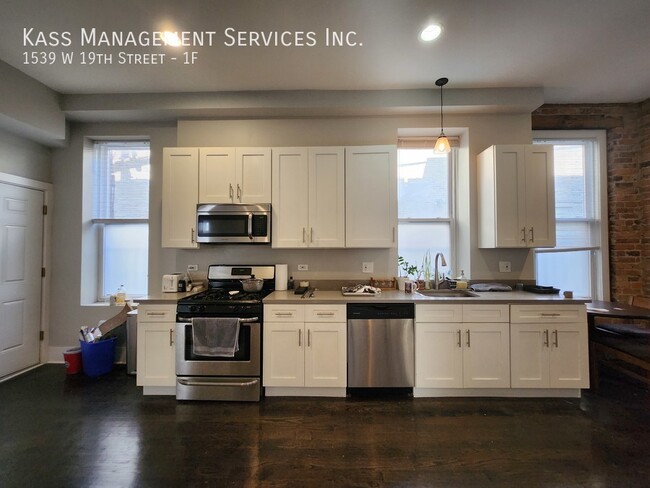 Primary Photo - 1539 W 19th St