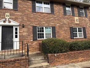 Building Photo - Lovely 2 Bed/1Bath Condo for Lease in Doraville