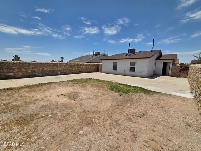 Building Photo - 2304 Tierra Serena Rd