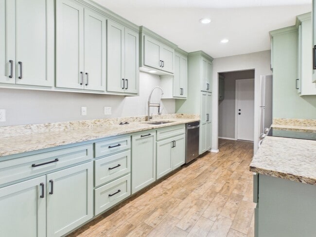 Building Photo - Beautiful in Belmar!