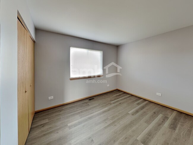 Building Photo - 39234 N Ogden Ln