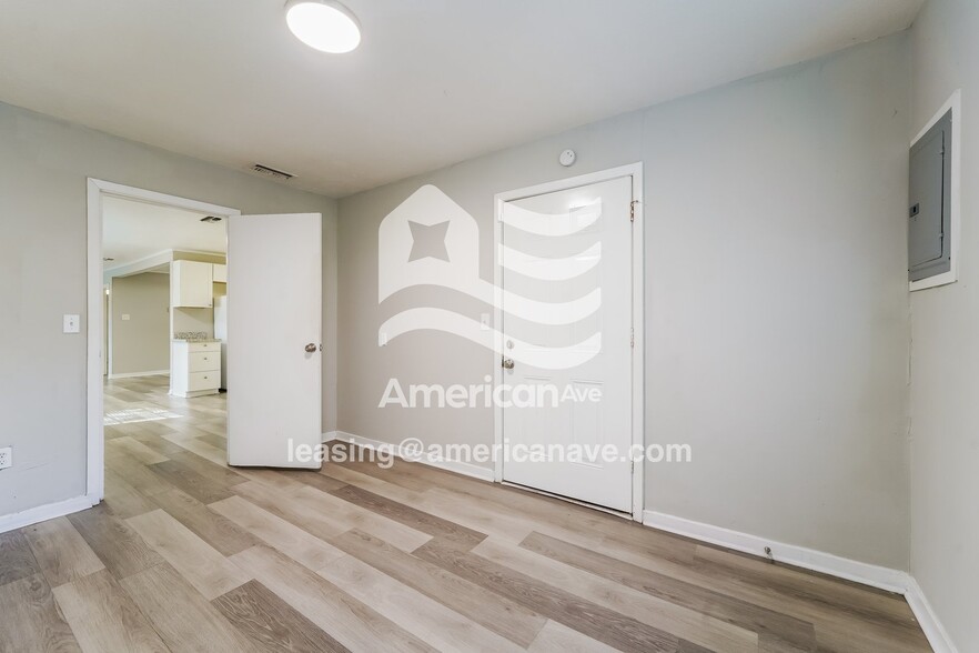 Building Photo - 3180 Benson Dr