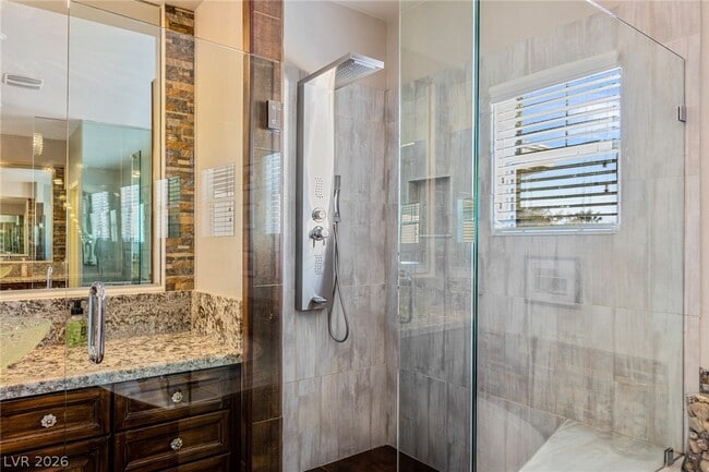 Building Photo - 724 Pinnacle Heights
