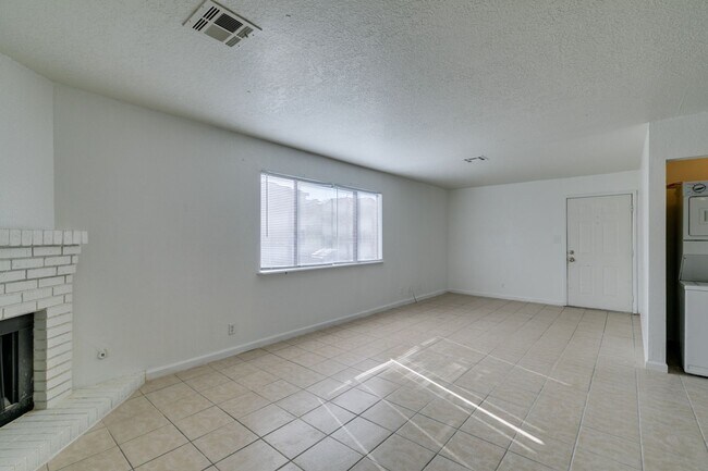 Building Photo - 6987 Mendon Ln