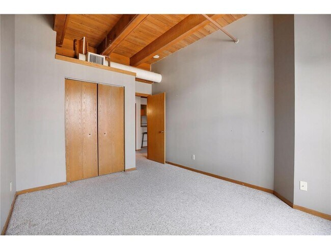 Building Photo - 400 N 1st St