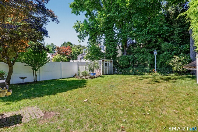 Building Photo - 8 Sherwood Dr