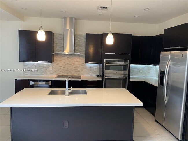 Building Photo - 6416 NW 105th Pl