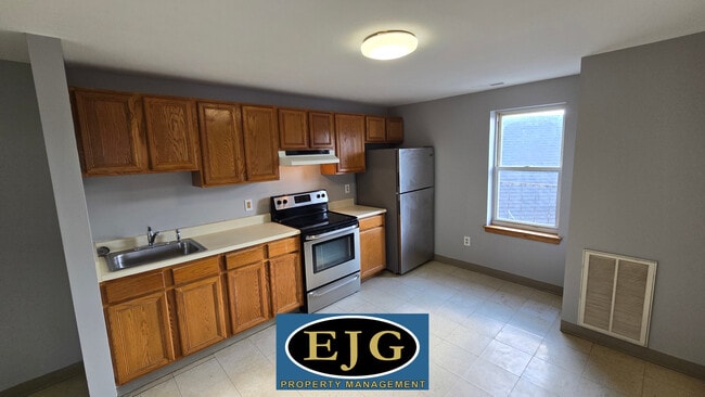 Building Photo - 26 Ledge St