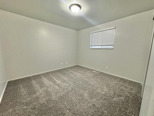 Building Photo - 7488 Silver Cir