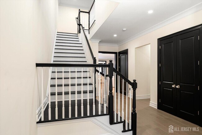 Building Photo - 11 Hamilton Dr