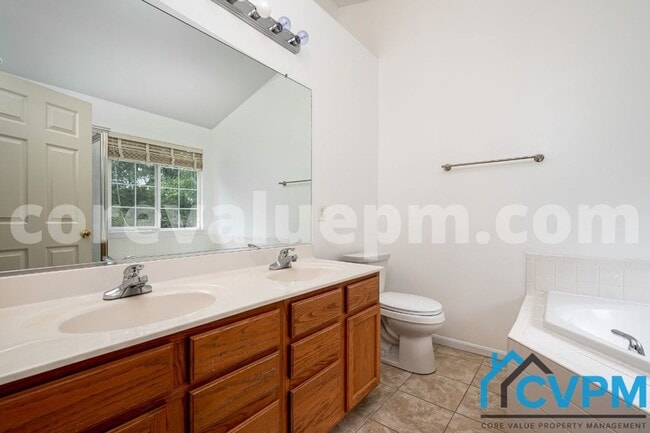 Building Photo - 2668 Streamview Dr