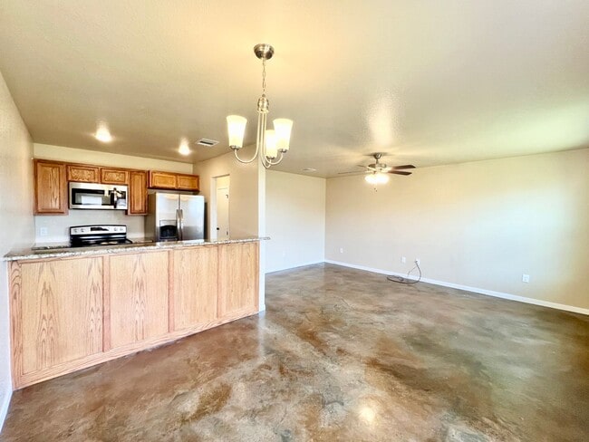 Building Photo - ~3 bedroom, 2.5 bath with balcony and priv...