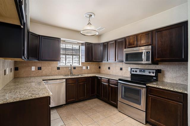 Building Photo - 3420 Jonquil Ln