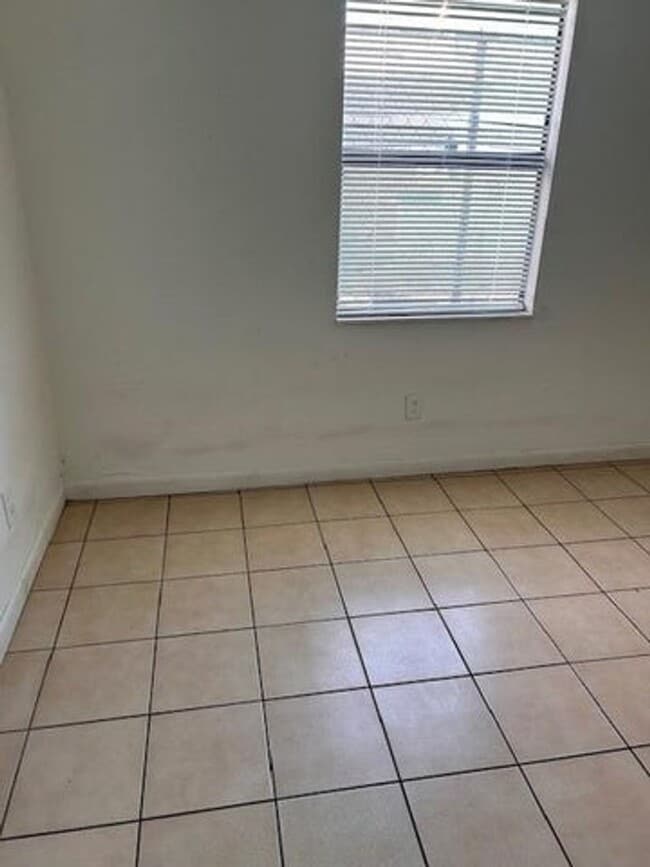 Building Photo - 1214 Highview Rd