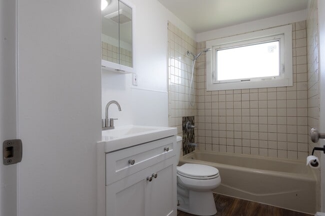 Building Photo - Diamond in the rough! Newly renovated interior - 5 Bed 2 Bath!
