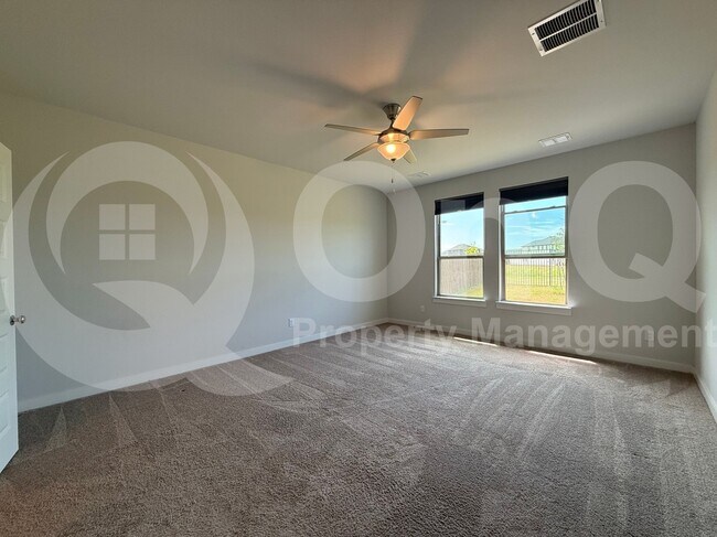 Building Photo - 405 Loganberry Dr