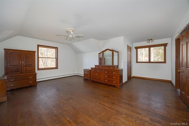 Building Photo - 123 Brush Hill Rd