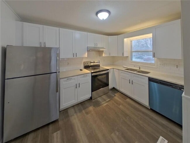 Building Photo - 3200 Jurdy Ct S