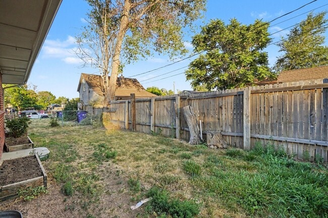 Building Photo - 535 S Quitman St
