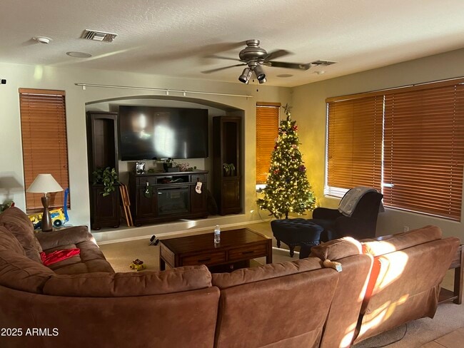 Building Photo - 1807 E Valencia Dr