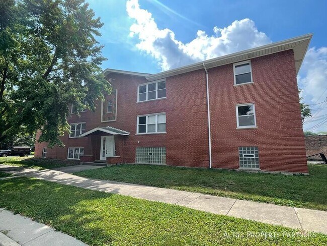 Building Photo - 2439 W 116th St