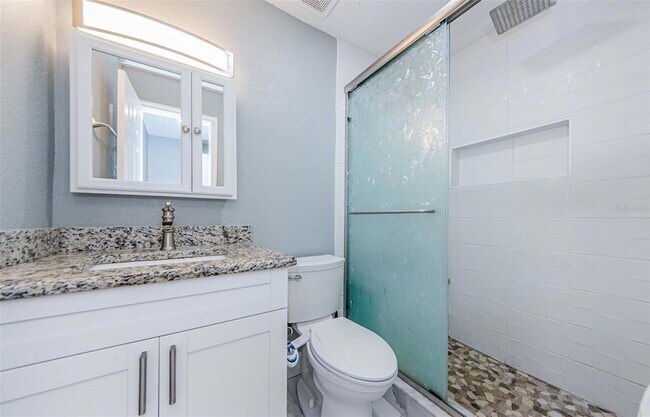 Building Photo - 722 116th Ave N