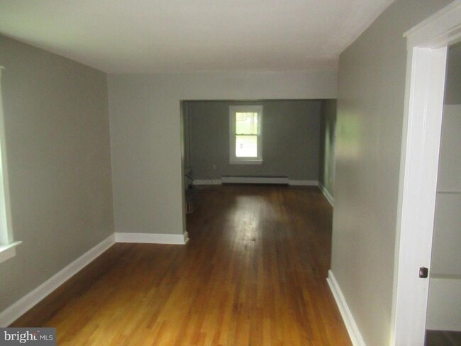 Building Photo - 1671 W Point Pike