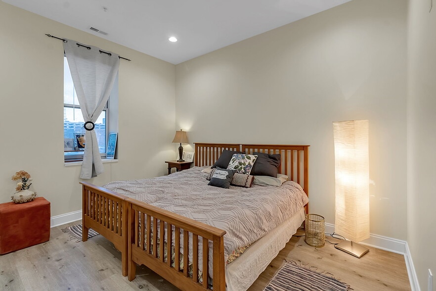 Building Photo - 251 Main St