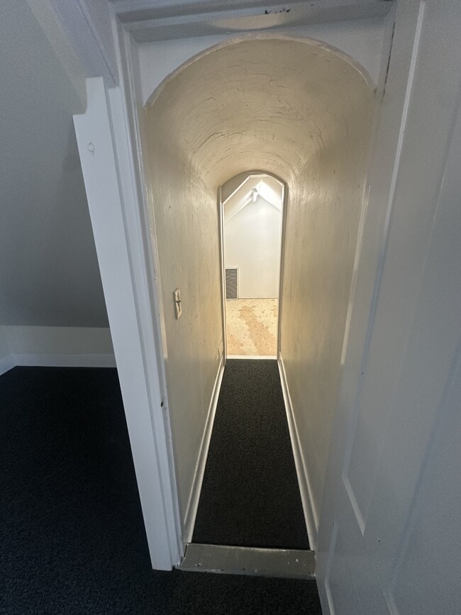 Building Photo - 799 River Rd