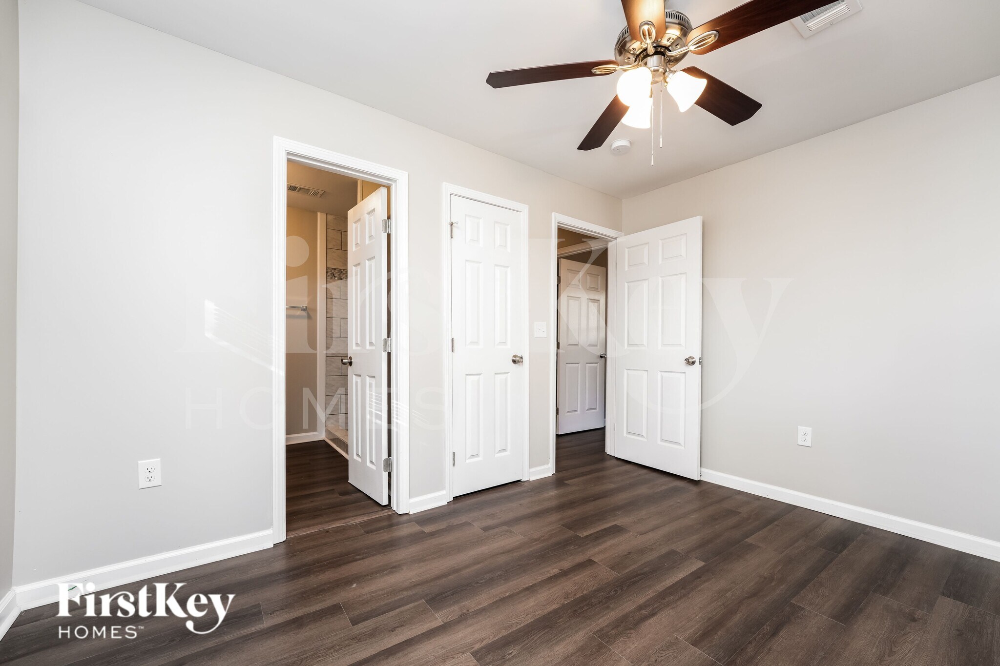 Building Photo - 3425 Pinehill Dr