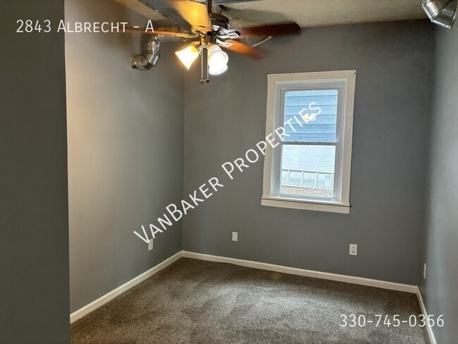 Building Photo - 2843 Albrecht-A