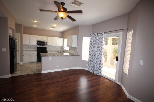 Building Photo - 947 Whispering Grove Ave
