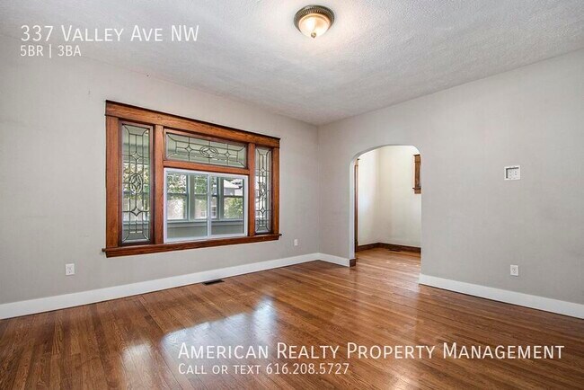 Building Photo - 337 Valley Ave NW