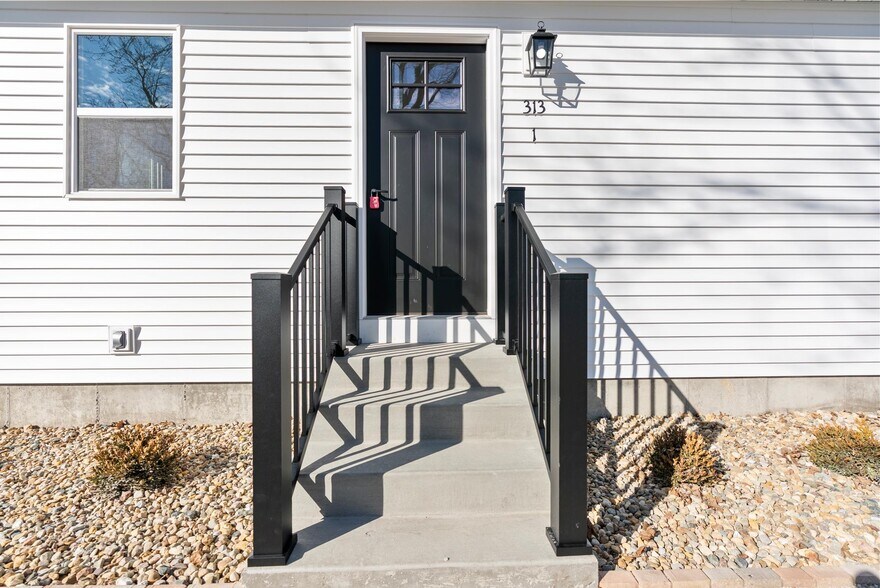 Building Photo - 313 E Martin St