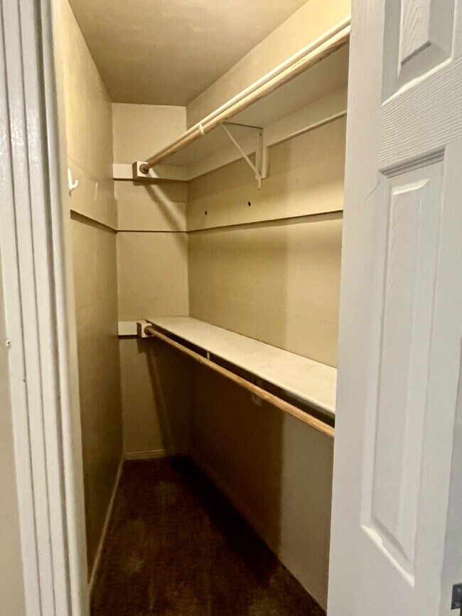 Building Photo - Spacious Four Bedroom!