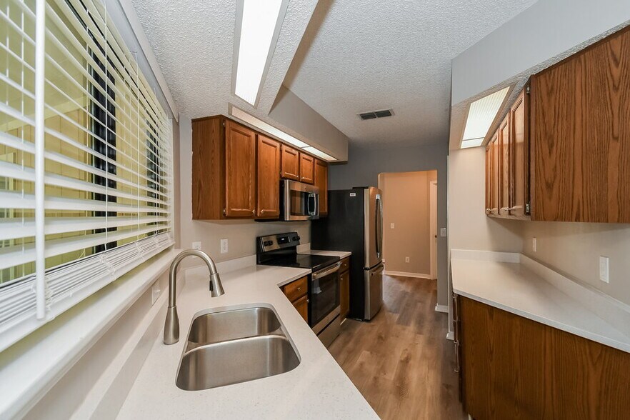 Building Photo - 10364 Windfern Ct N