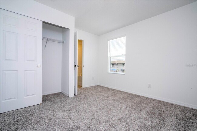 Building Photo - Elegant & Comfortable Home with Granite Kitchen in Prime St. Cloud Location