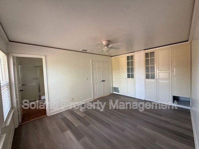 Building Photo - 2735 Applewood Dr