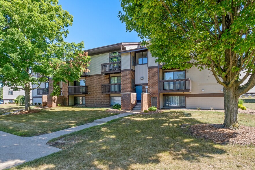 Primary Photo - Burtons Landing Apartments