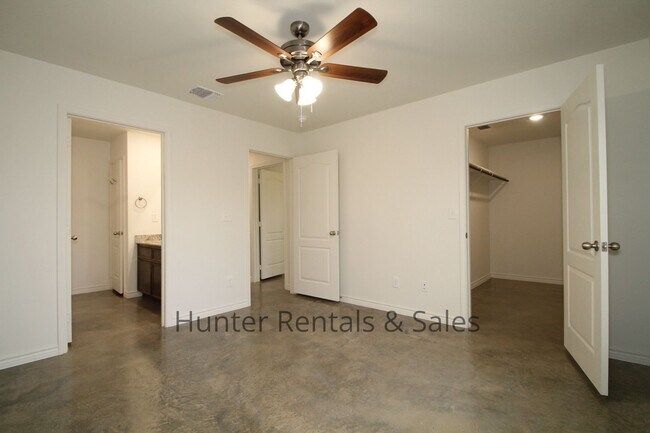 Building Photo - North Killeen 3-Bed Duplex with Modern Tou...