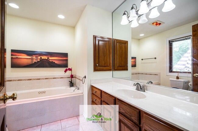 Building Photo - Beautiful 3 bedroom 2 Bath in the Perfect ...